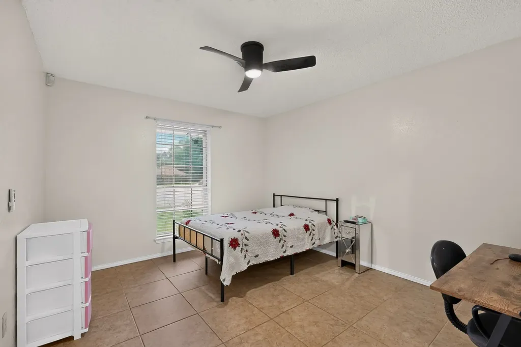 908 Hillside Court Bedford TX 76022