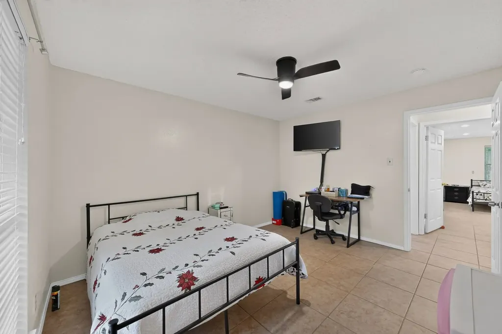 908 Hillside Court Bedford TX 76022