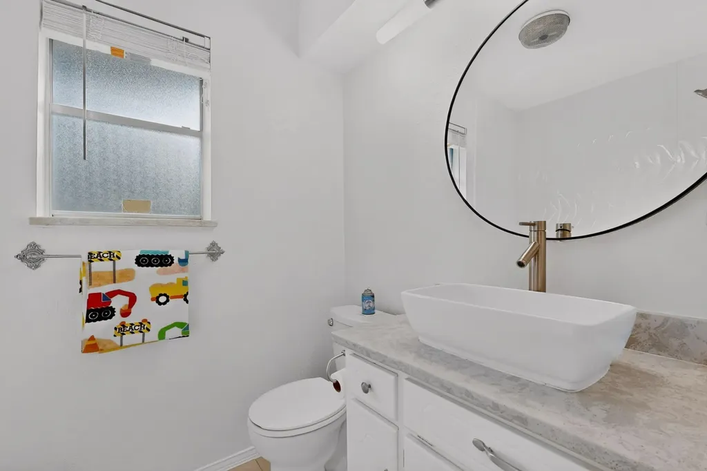 908 Hillside Court Bedford TX 76022