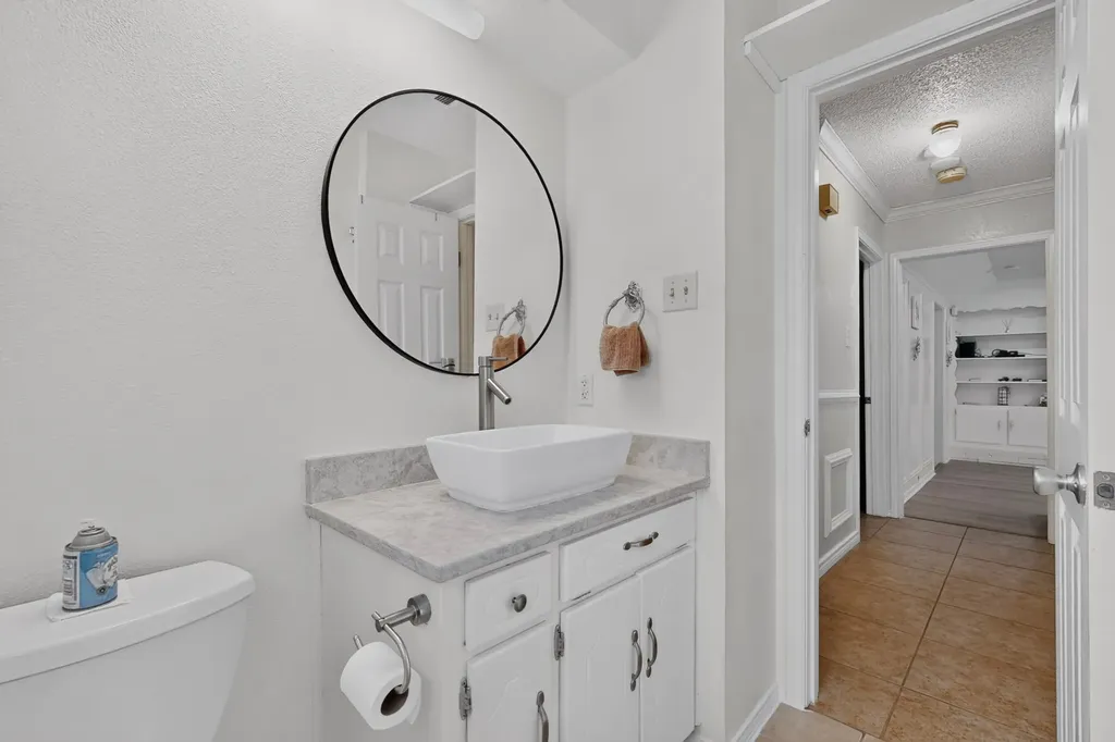 908 Hillside Court Bedford TX 76022
