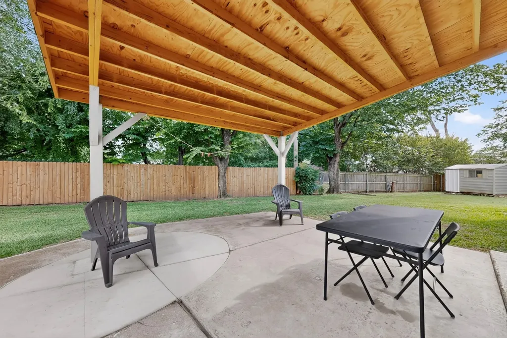 908 Hillside Court Bedford TX 76022