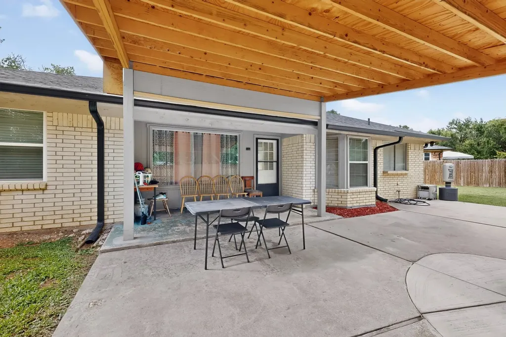 908 Hillside Court Bedford TX 76022
