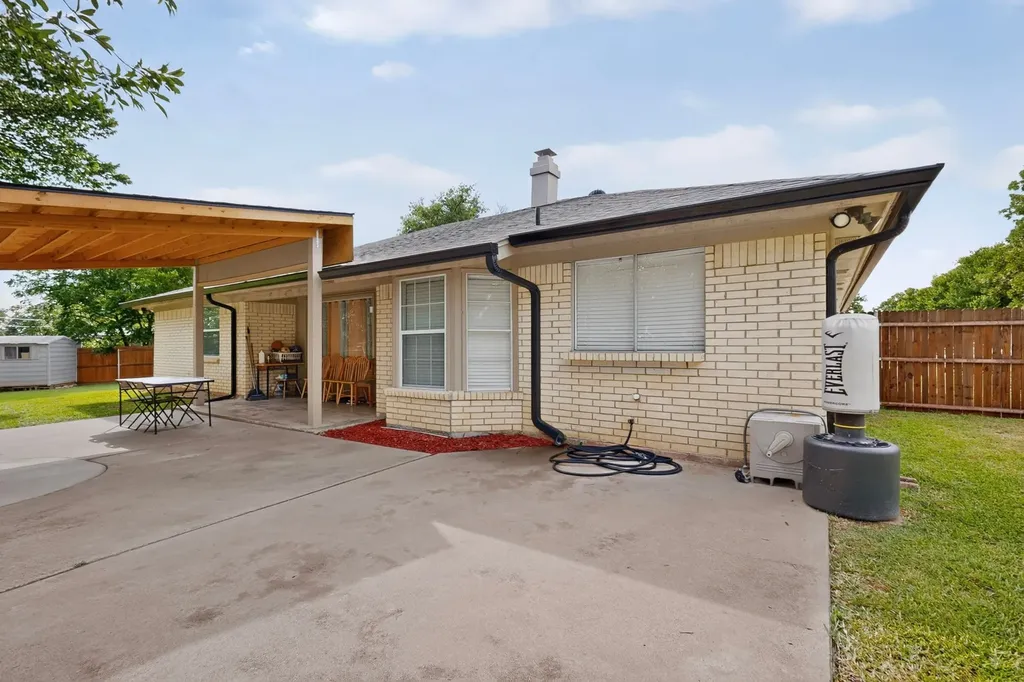 908 Hillside Court Bedford TX 76022