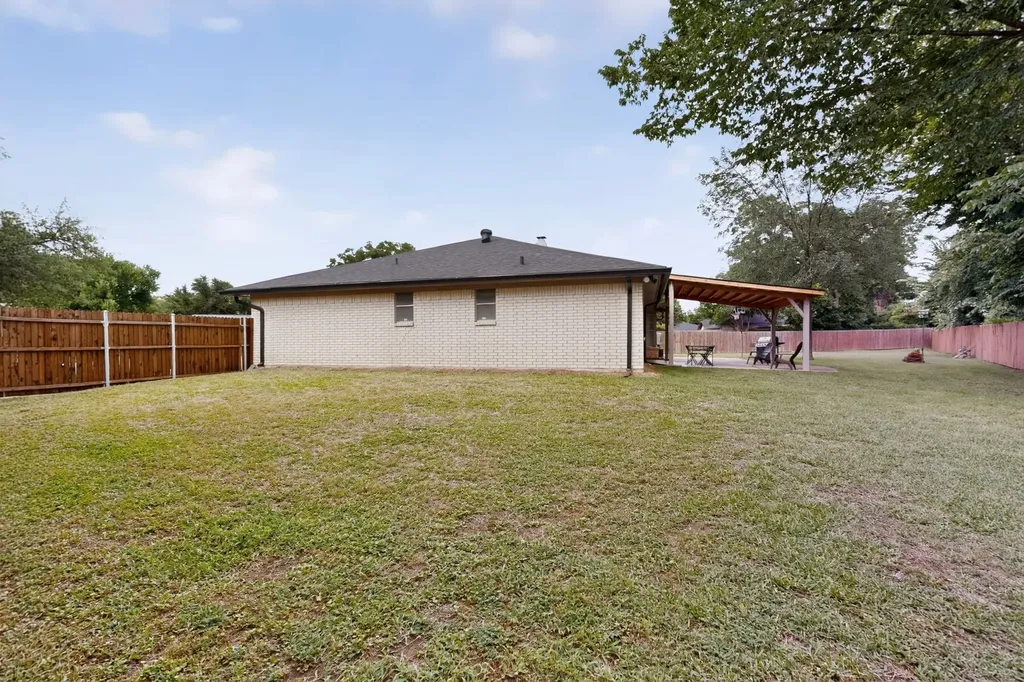 908 Hillside Court Bedford TX 76022