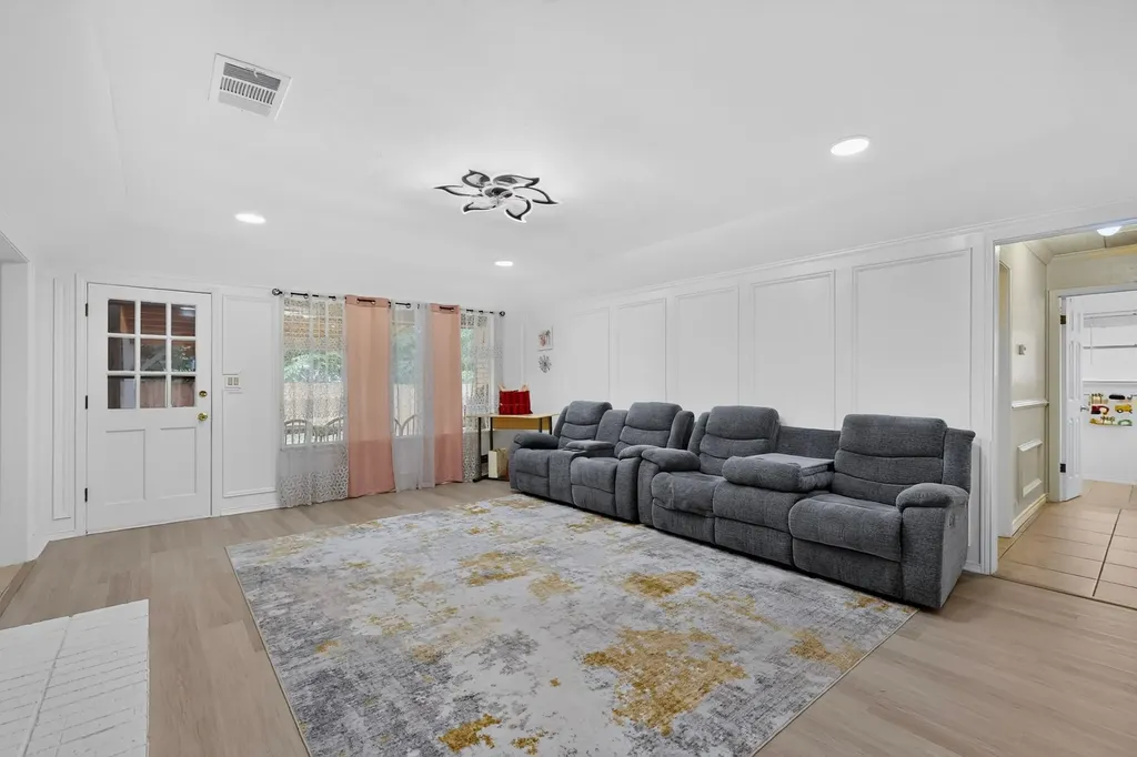 908 Hillside Court Bedford TX 76022
