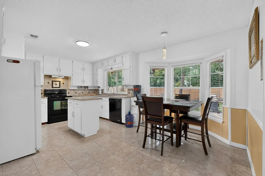 908 Hillside Court Bedford TX 76022