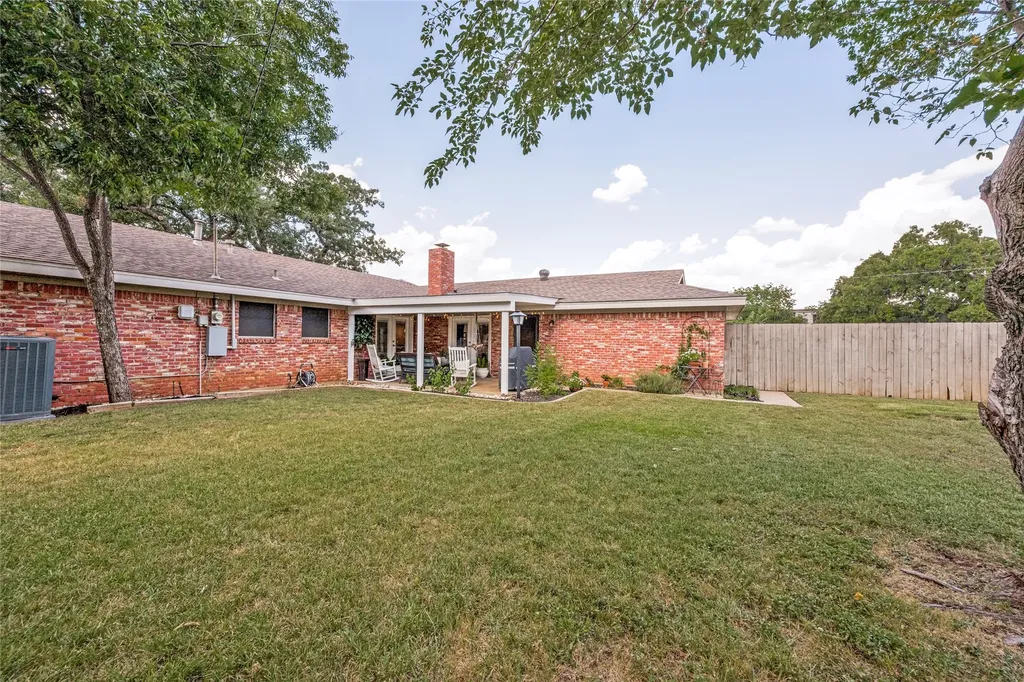 5024 Fall River Drive Fort Worth TX 76103