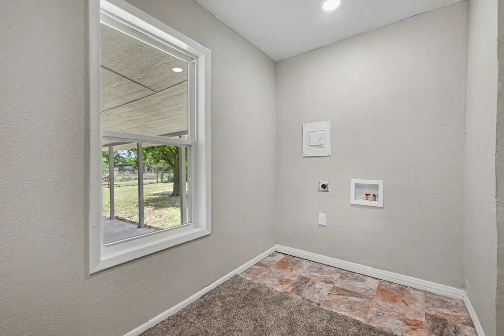 1906 SE 15th Avenue Mineral Wells TX 76067