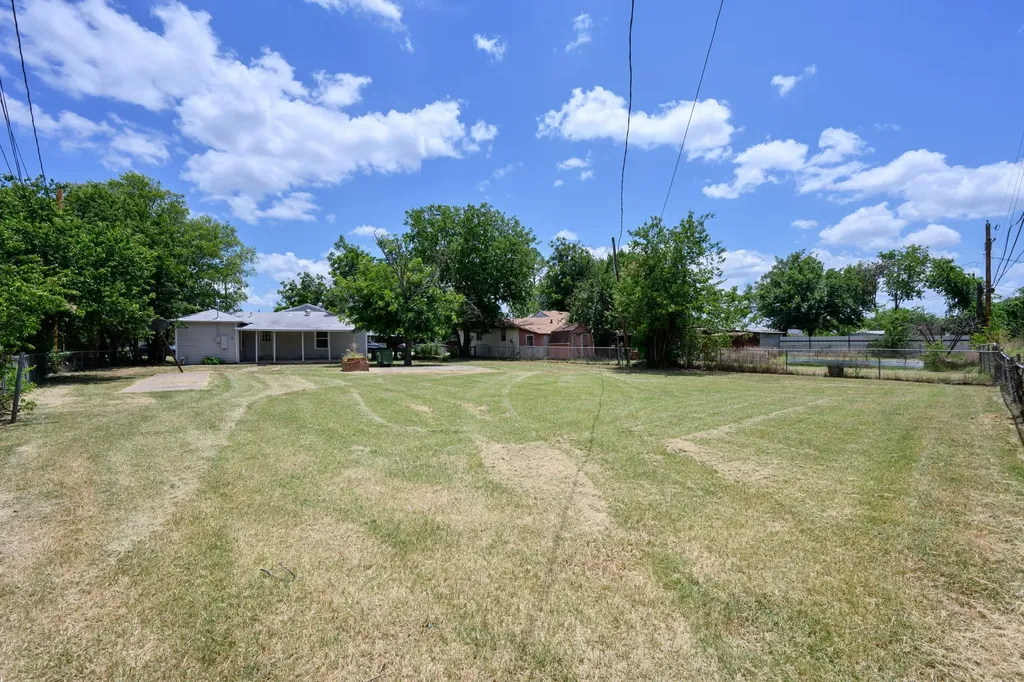 1906 SE 15th Avenue Mineral Wells TX 76067