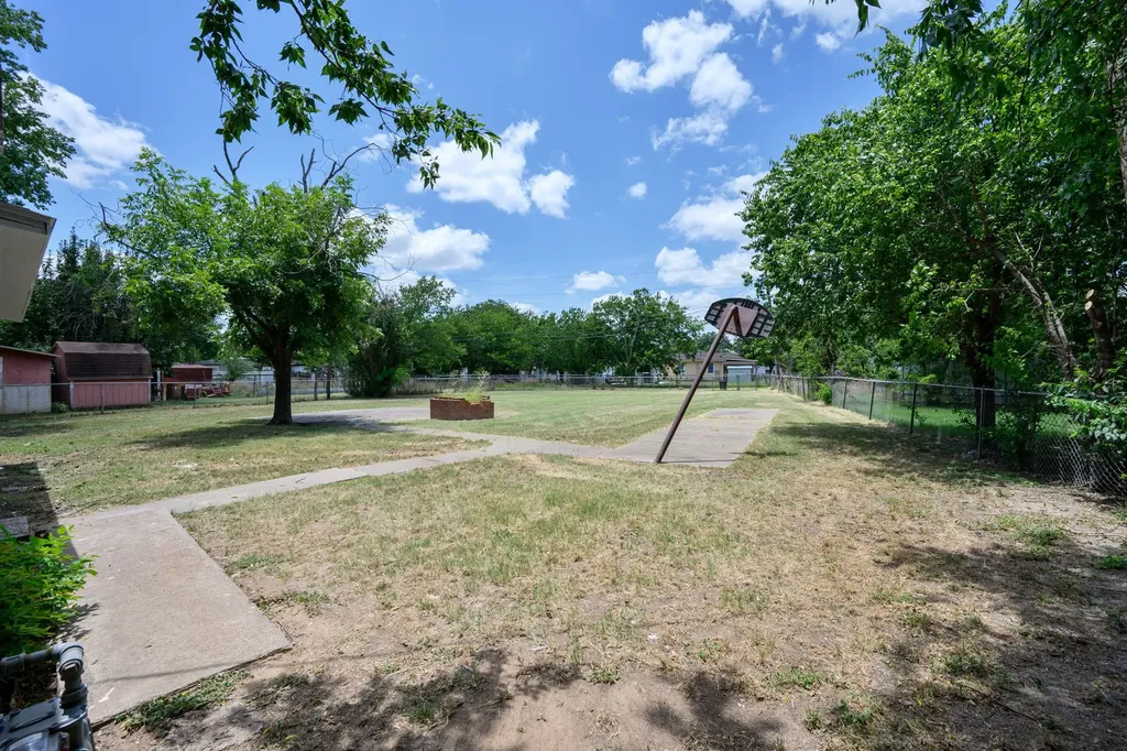1906 SE 15th Avenue Mineral Wells TX 76067