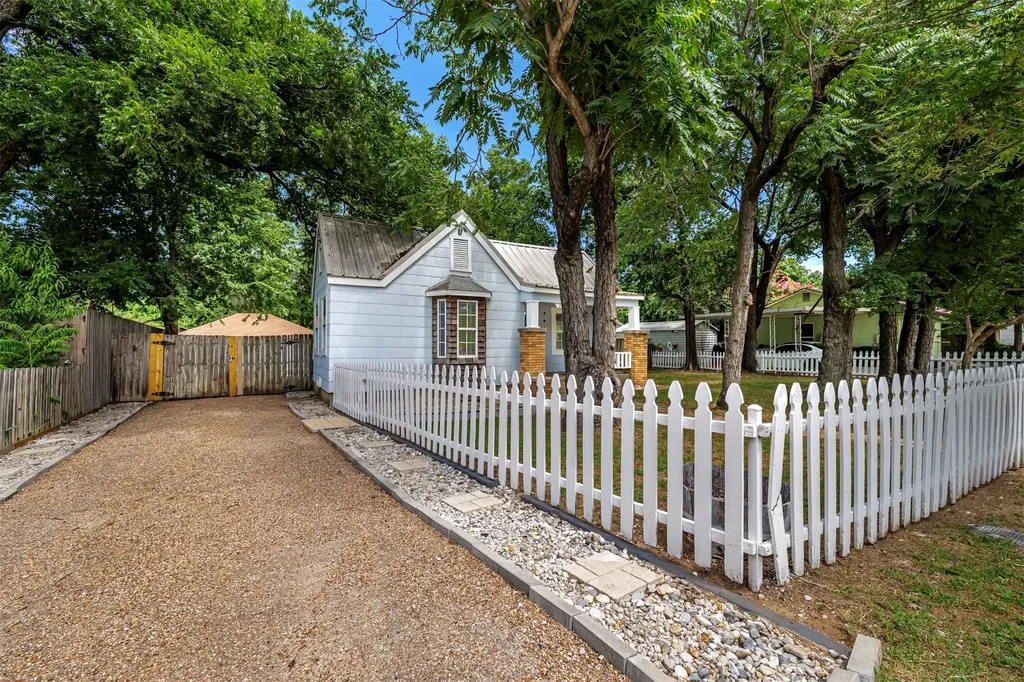 214 Churchill Road Fort Worth TX 76114
