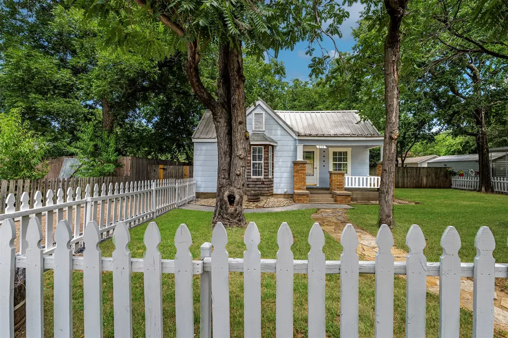 214 Churchill Road Fort Worth TX 76114