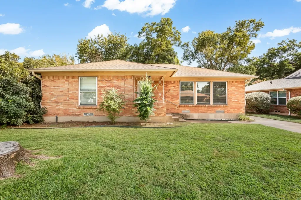 1830 Viewcrest Drive Dallas TX 75228