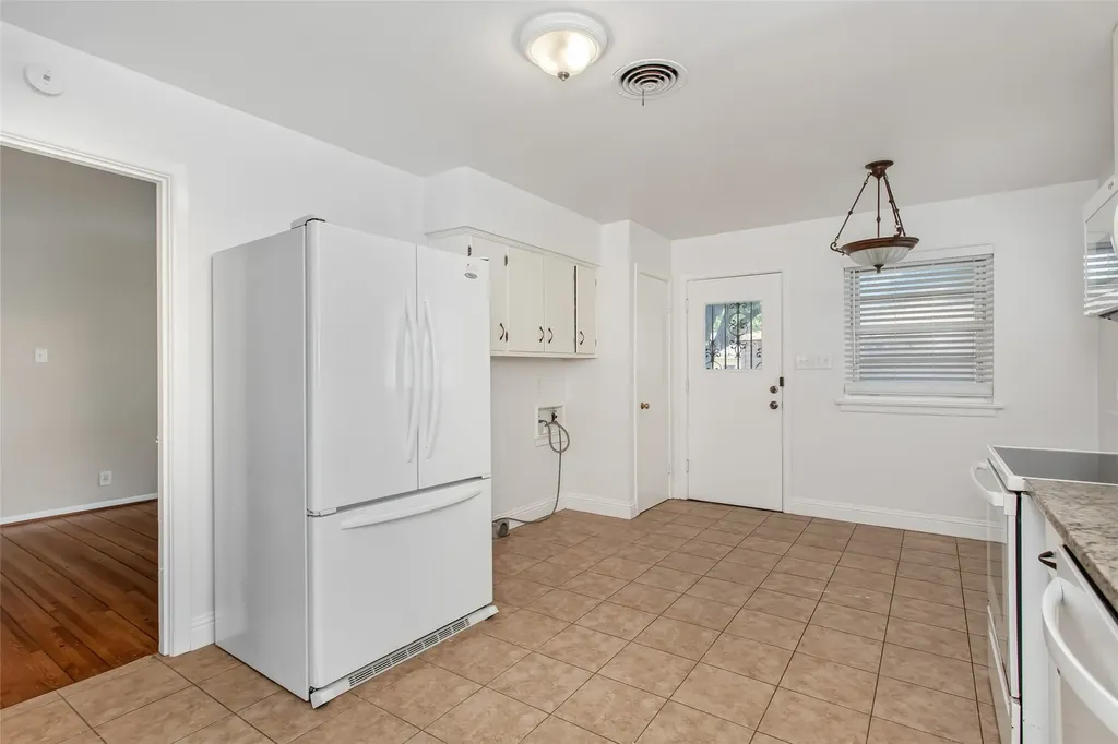 1830 Viewcrest Drive Dallas TX 75228