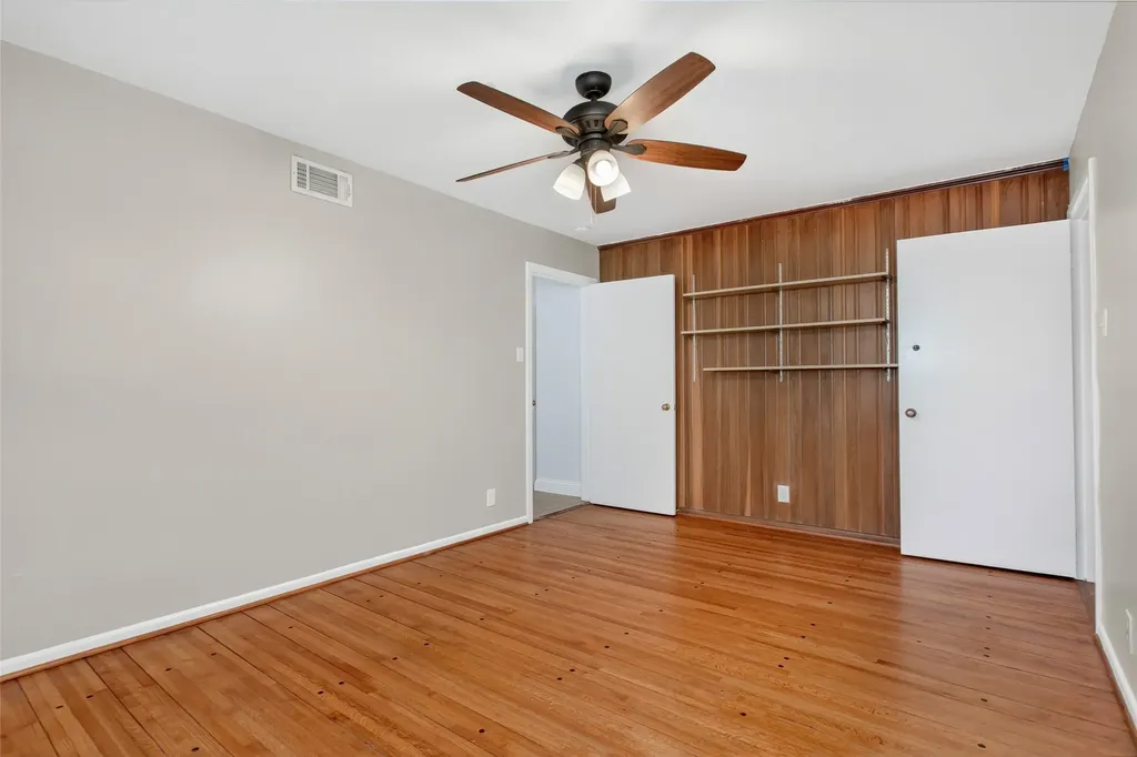 1830 Viewcrest Drive Dallas TX 75228