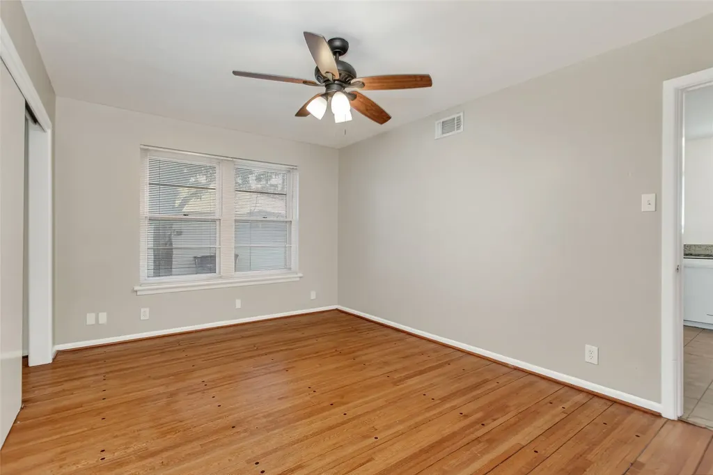 1830 Viewcrest Drive Dallas TX 75228