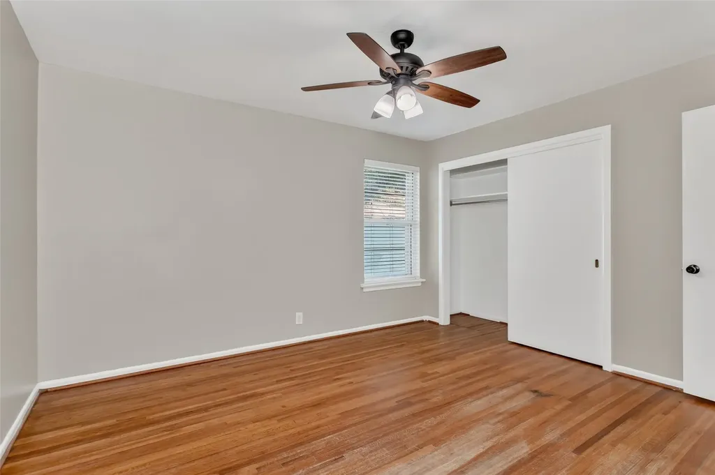 1830 Viewcrest Drive Dallas TX 75228