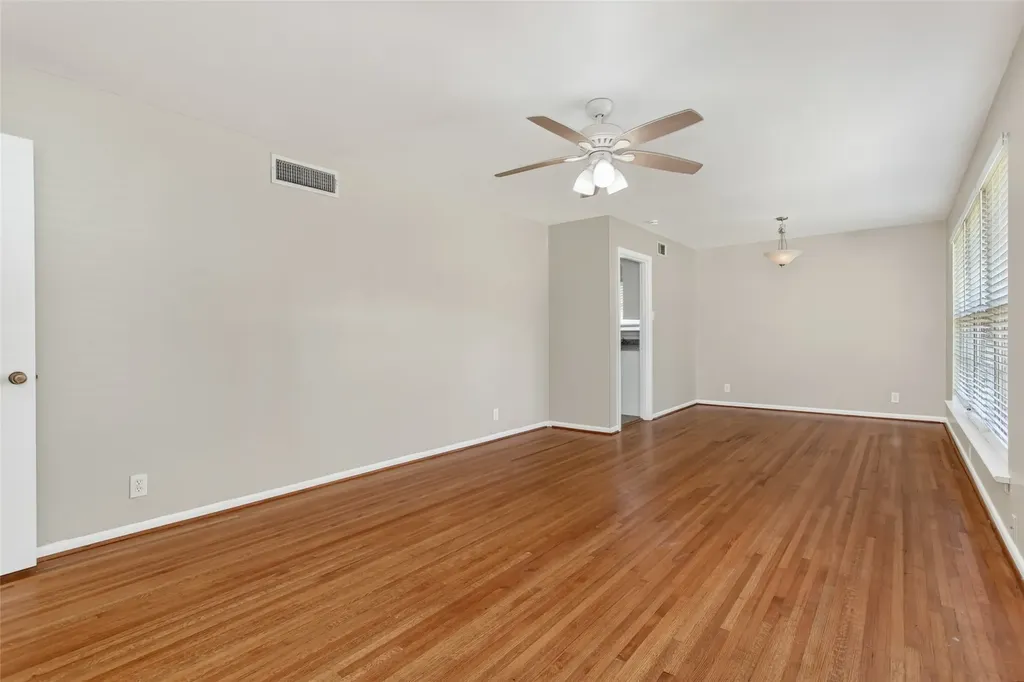 1830 Viewcrest Drive Dallas TX 75228