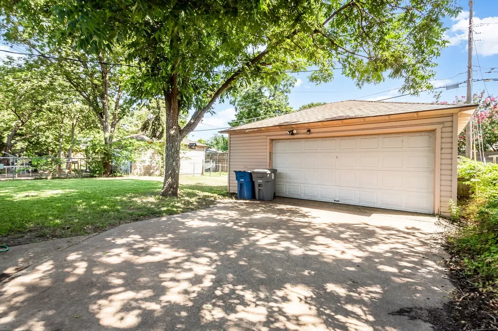 1830 Viewcrest Drive Dallas TX 75228