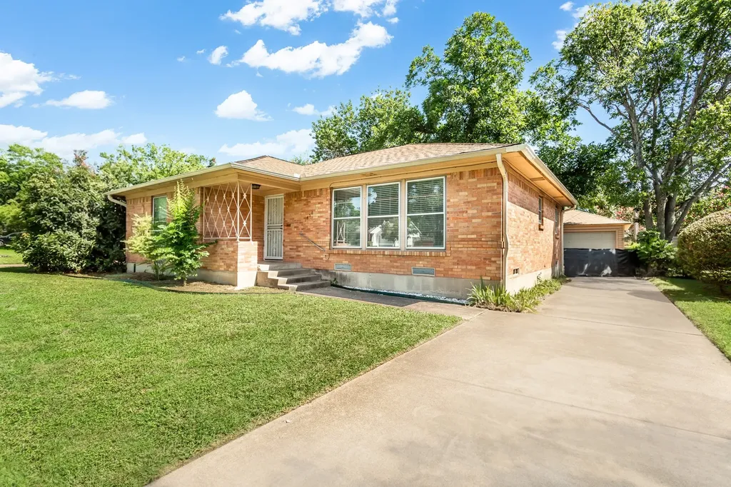 1830 Viewcrest Drive Dallas TX 75228