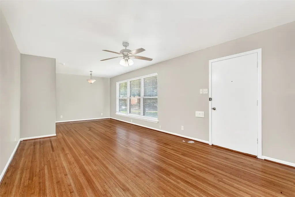 1830 Viewcrest Drive Dallas TX 75228