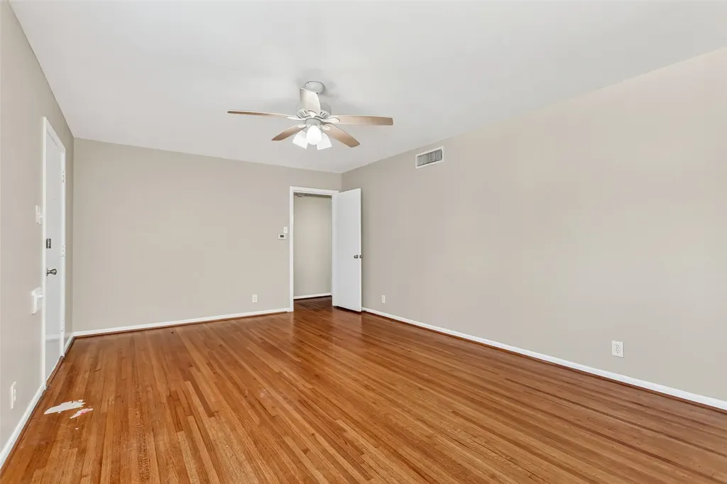 1830 Viewcrest Drive Dallas TX 75228
