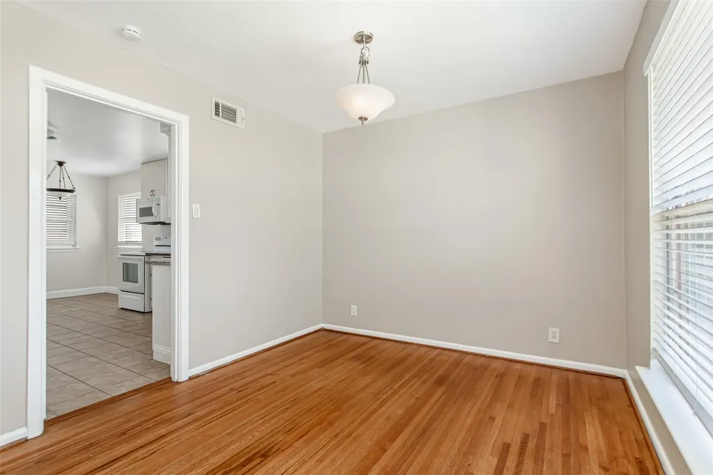 1830 Viewcrest Drive Dallas TX 75228