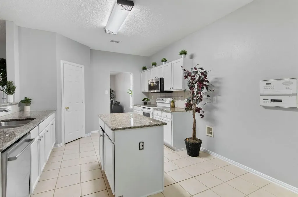 3348 Autumn View Drive Grand Prairie TX 75050