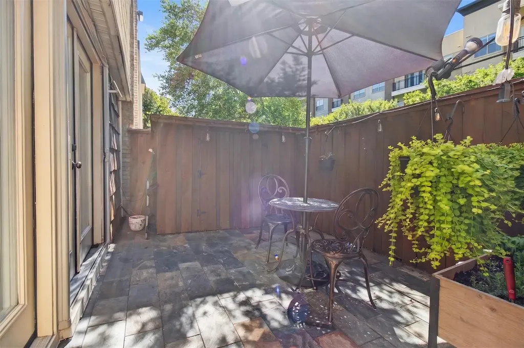 2702 Douglas Avenue Dallas TX 75219
