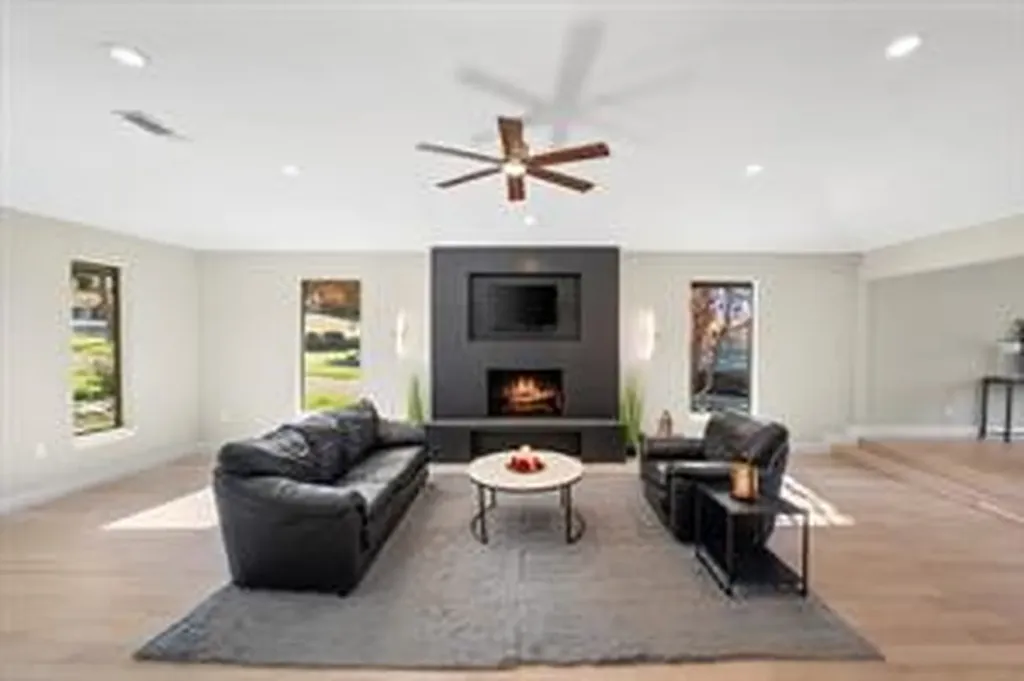 1921 Briarwood Drive Grand Prairie TX 75050