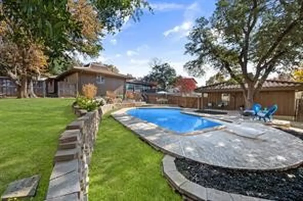 1921 Briarwood Drive Grand Prairie TX 75050