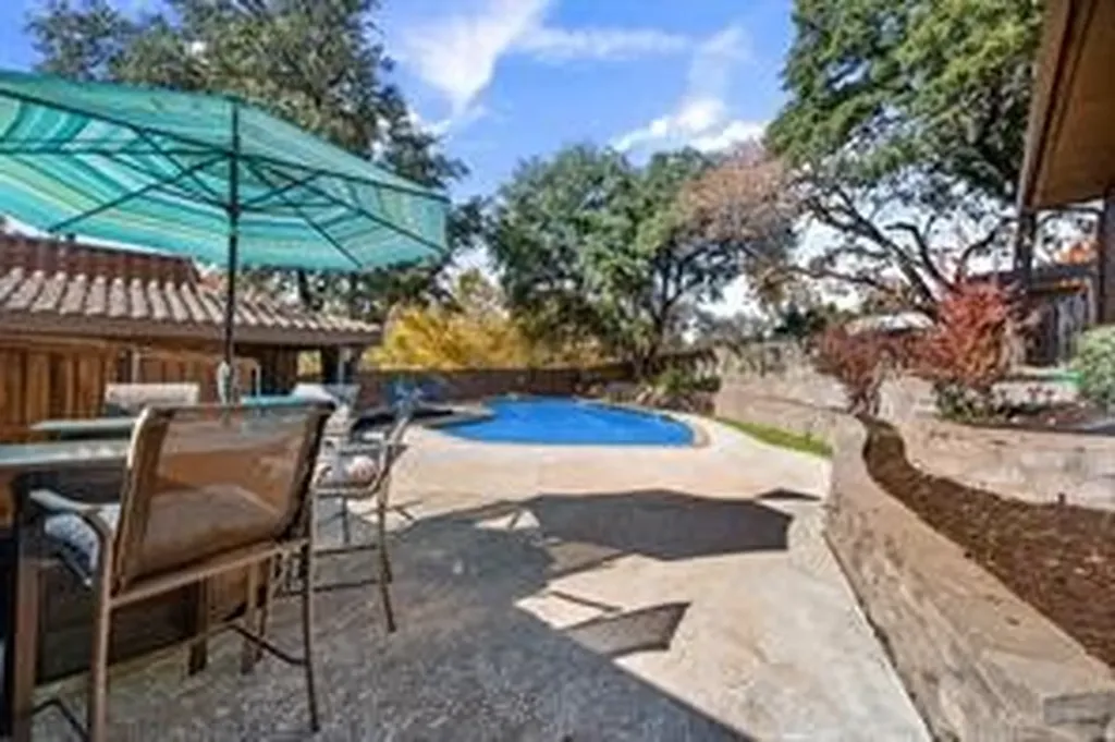 1921 Briarwood Drive Grand Prairie TX 75050