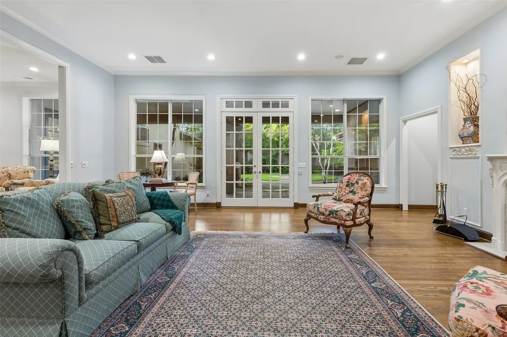 8732 Arbor Park Court Dallas TX 75243
