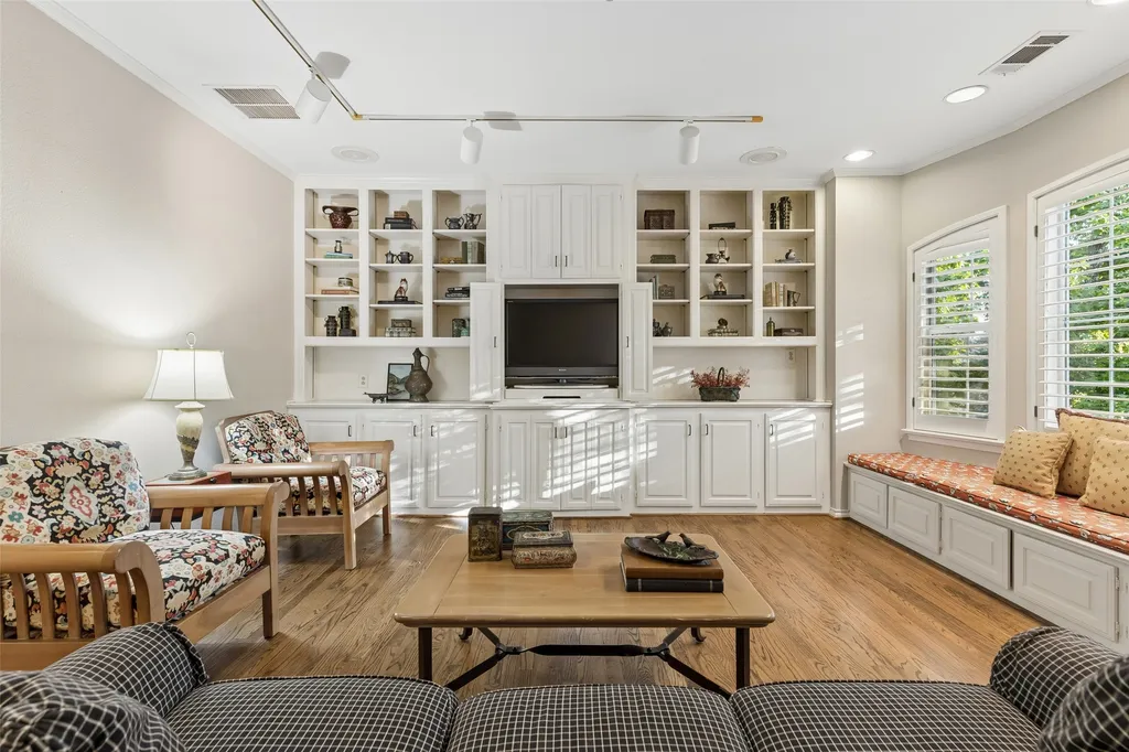 8732 Arbor Park Court Dallas TX 75243