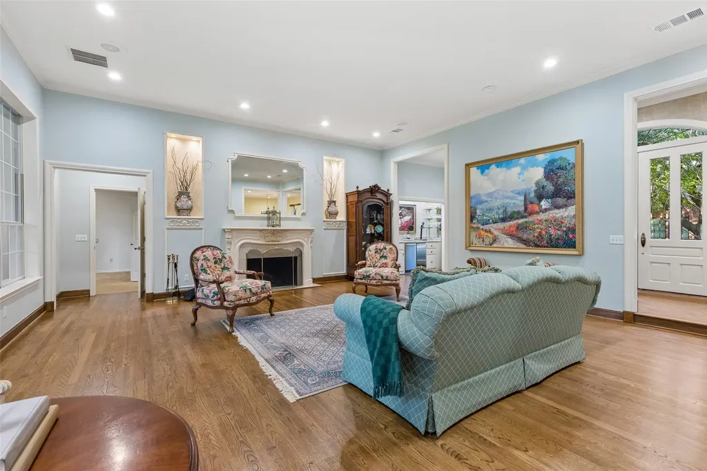 8732 Arbor Park Court Dallas TX 75243