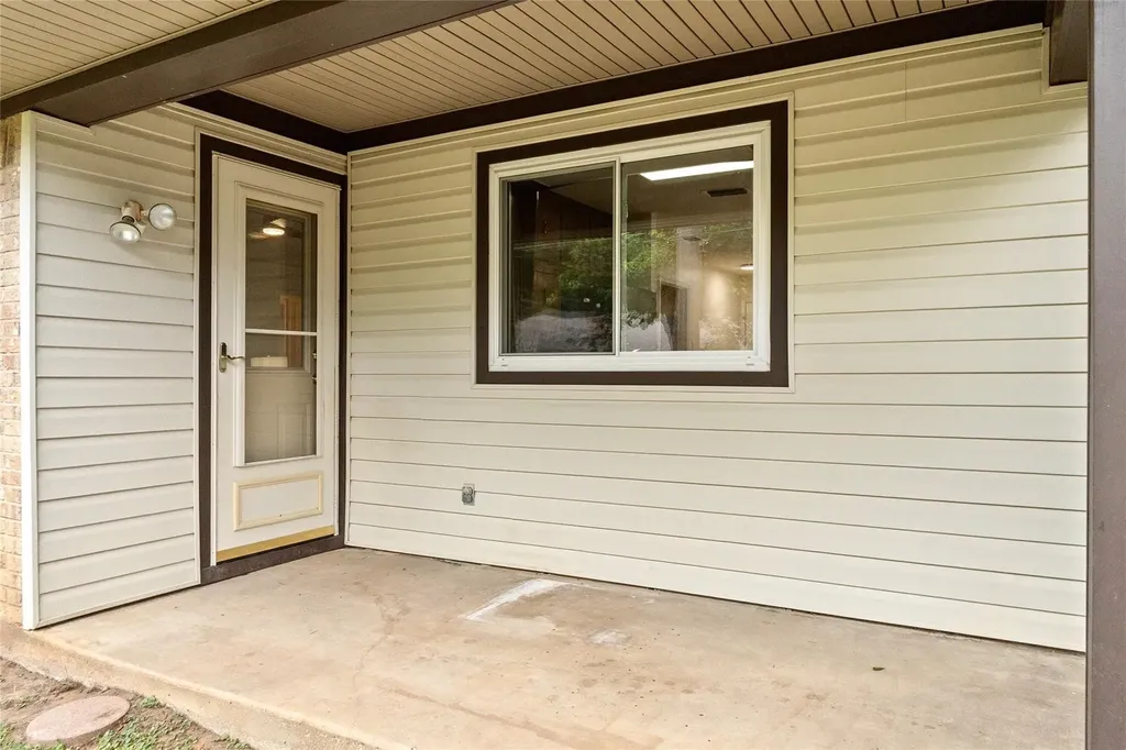 329 Stratford Drive Hurst TX 76054