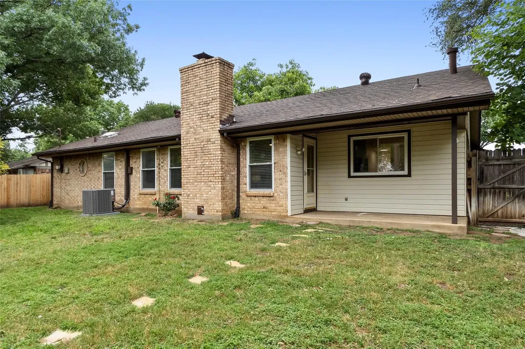 329 Stratford Drive Hurst TX 76054