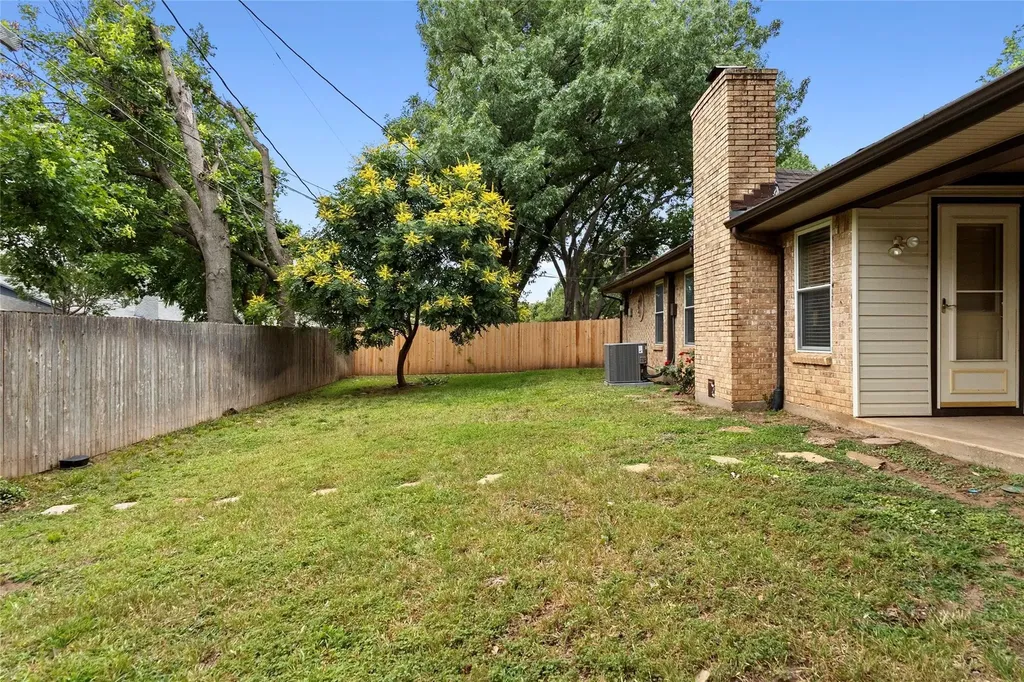 329 Stratford Drive Hurst TX 76054
