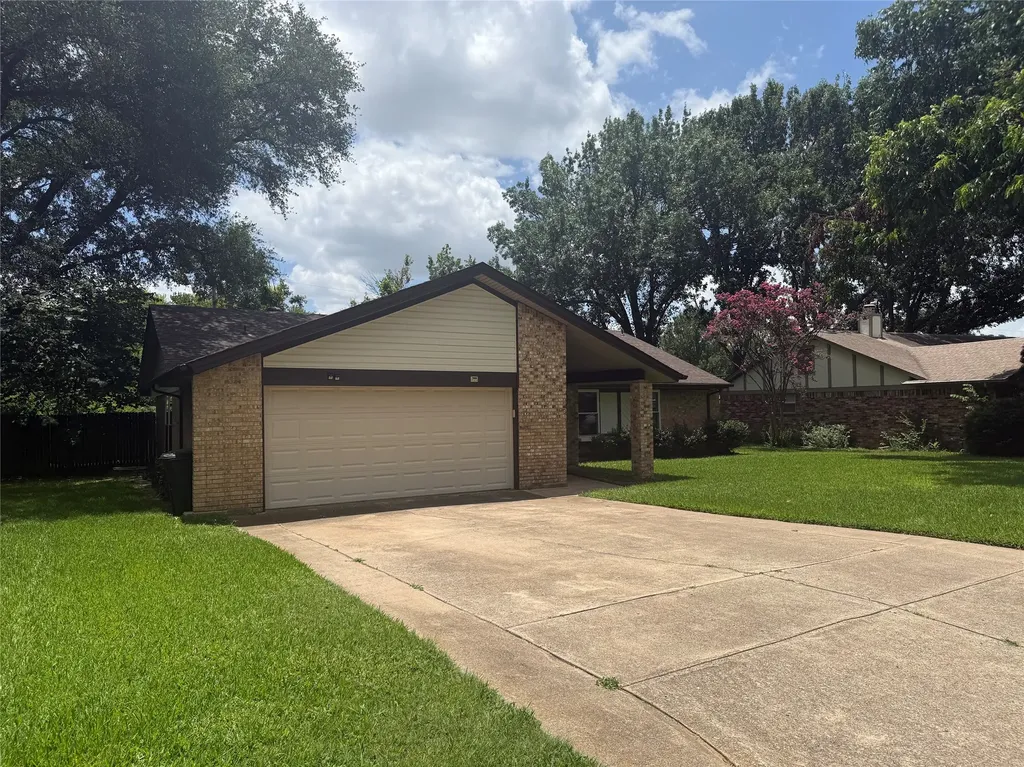 329 Stratford Drive Hurst TX 76054