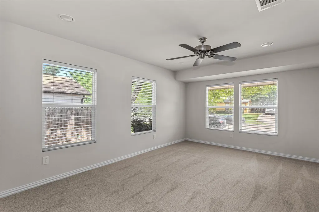 624 E Ellen Avenue Hurst TX 76053