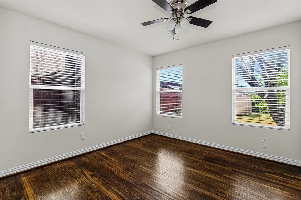 624 E Ellen Avenue Hurst TX 76053