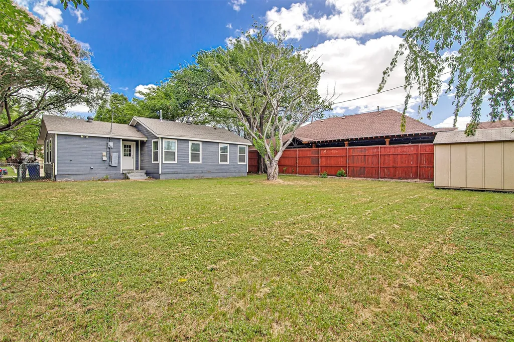 624 E Ellen Avenue Hurst TX 76053