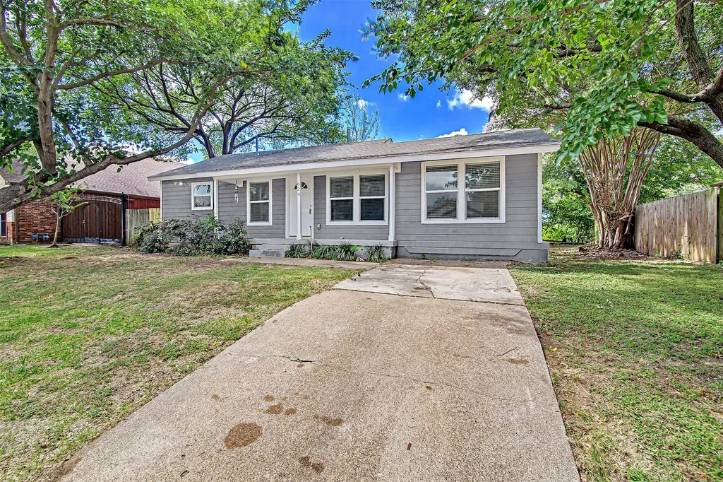 624 E Ellen Avenue Hurst TX 76053