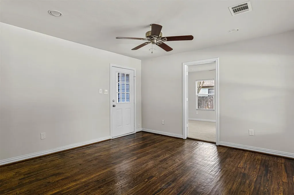 624 E Ellen Avenue Hurst TX 76053