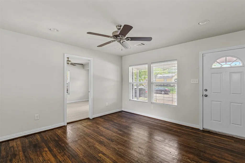 624 E Ellen Avenue Hurst TX 76053
