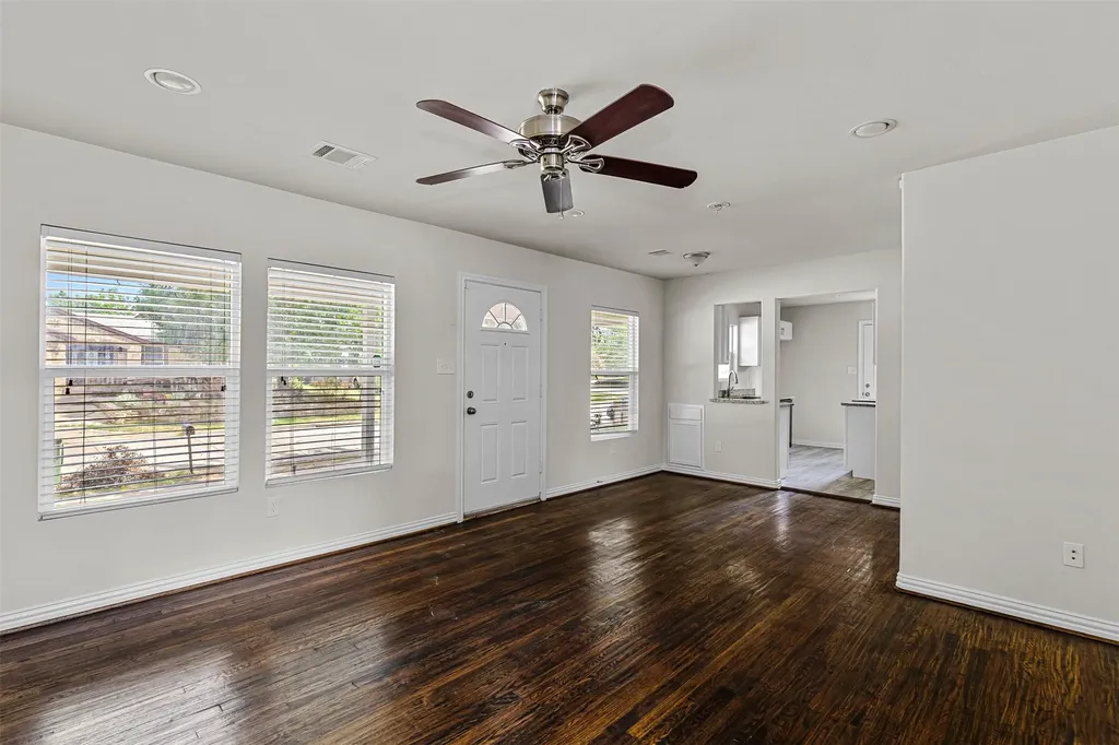 624 E Ellen Avenue Hurst TX 76053