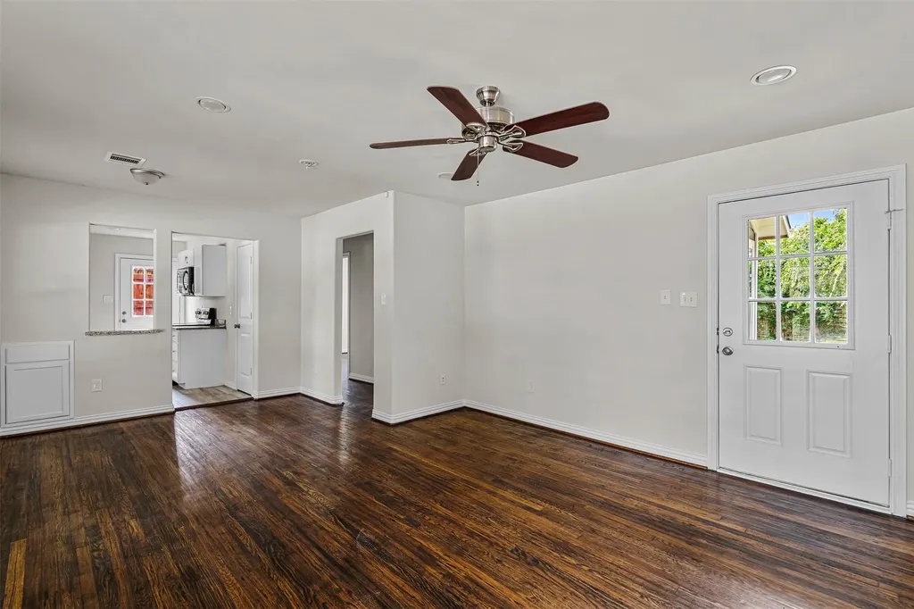 624 E Ellen Avenue Hurst TX 76053