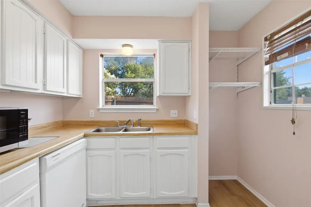 2901 Kathleen Lane Euless TX 76039