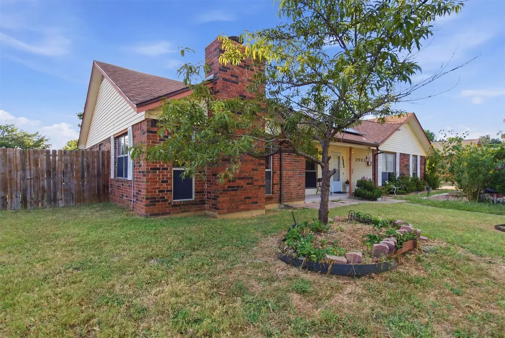2901 Kathleen Lane Euless TX 76039