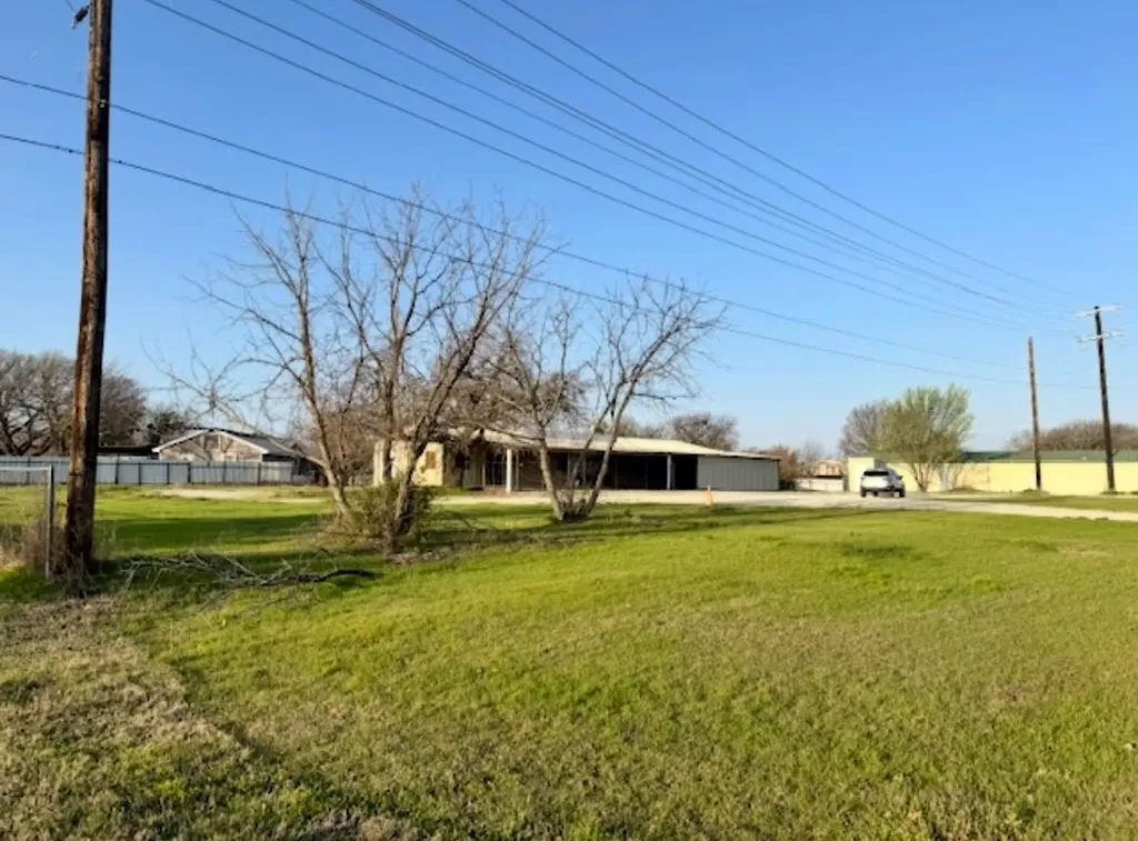 1530 E Reno Road Reno TX 75038